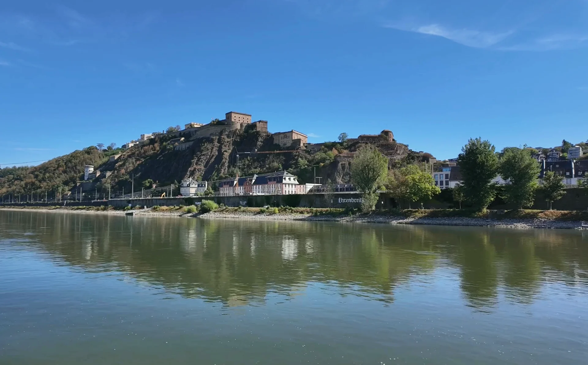 Festung Ehrenbreitstein vom Wasser aus