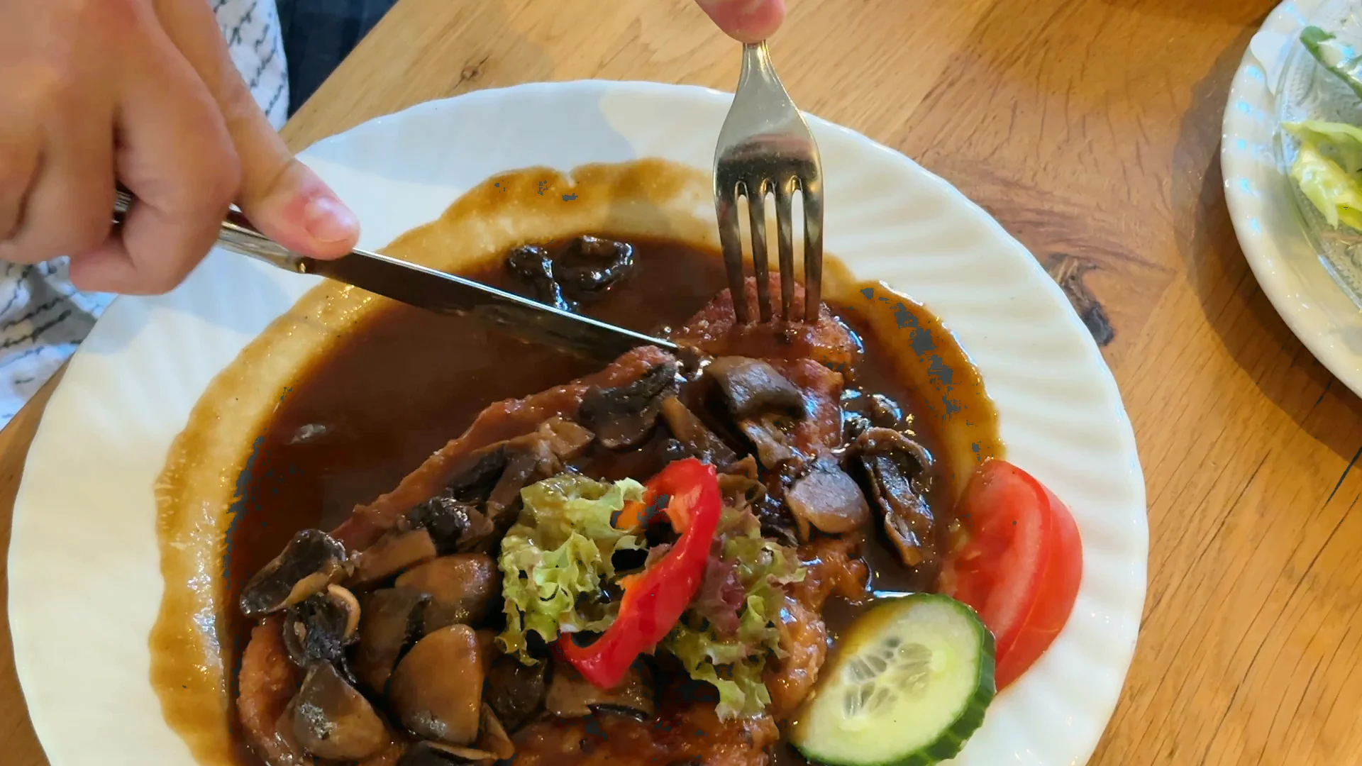 Steak wird angeschnitten