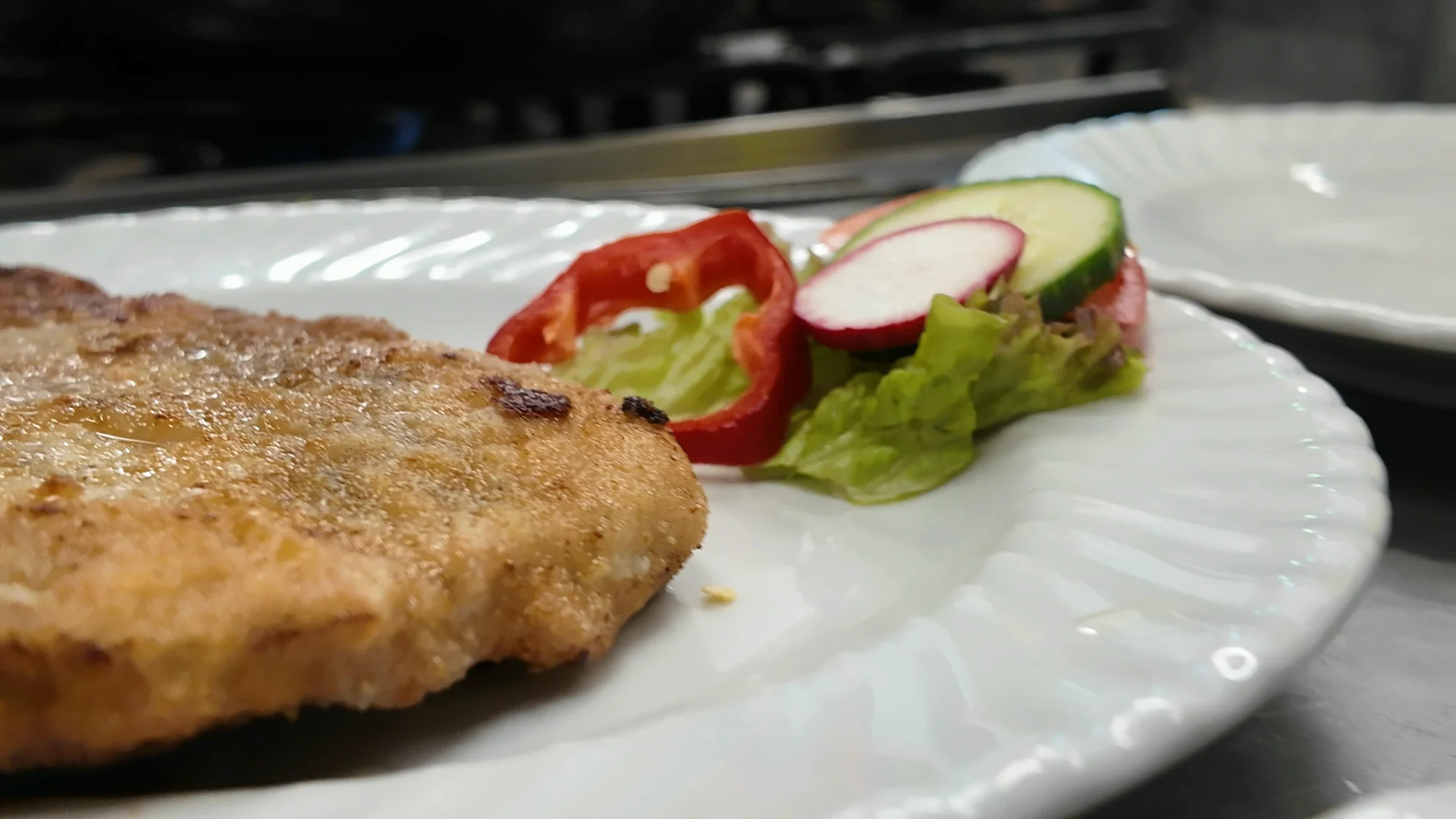 Frisch angerichtetes Schnitzel