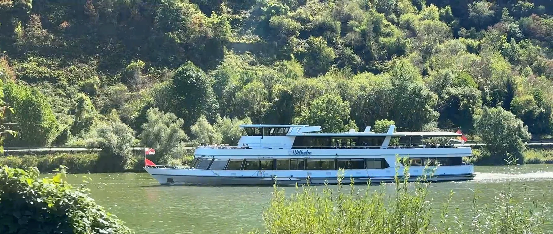 Ausflugsschiff auf der Mosel
